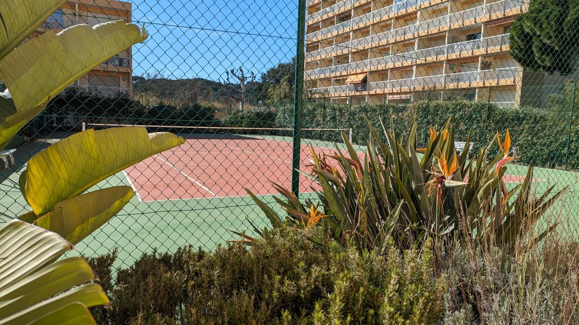 Studio Avec Coin Nuit, 100 M De La Mer Le Lavandou Buitenkant foto